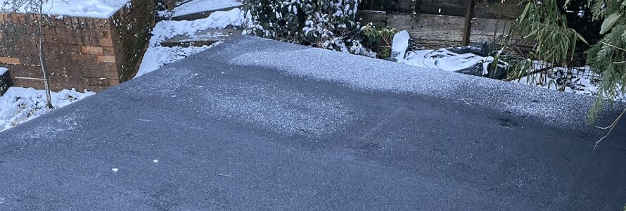 Finished flat roof in the snow